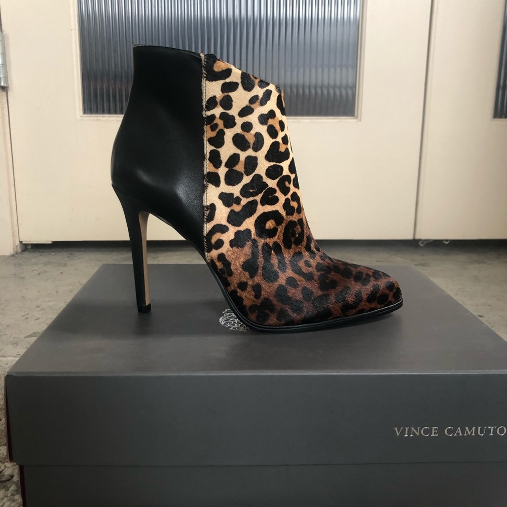 Vince Camuto 🐆 Calf Hair Bootie